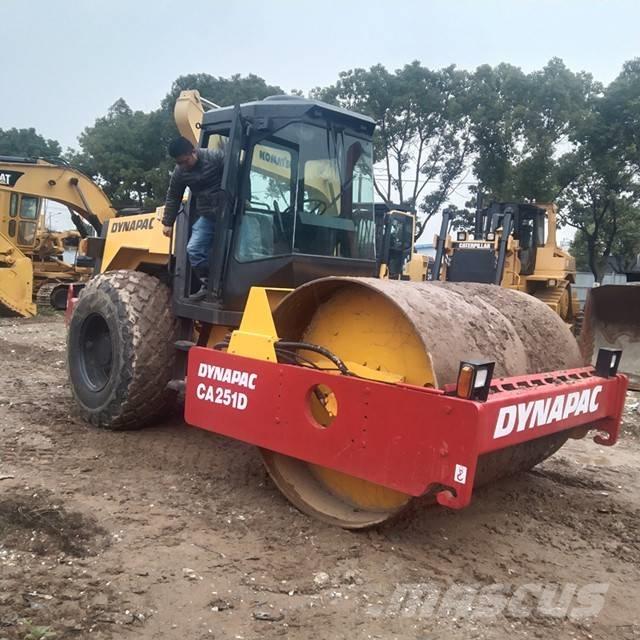 Dynapac CA 251 D Tahačové válce