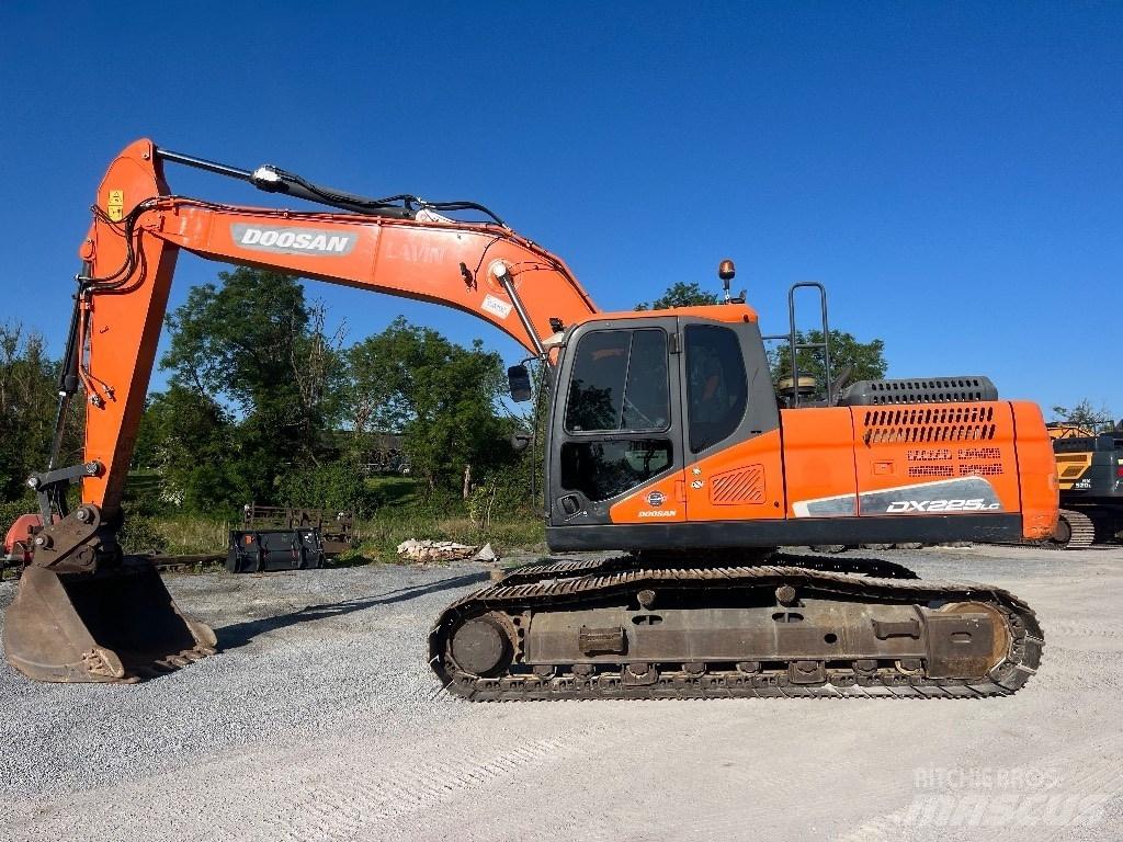 Doosan DX 225 LC-5 Pásová rýpadla