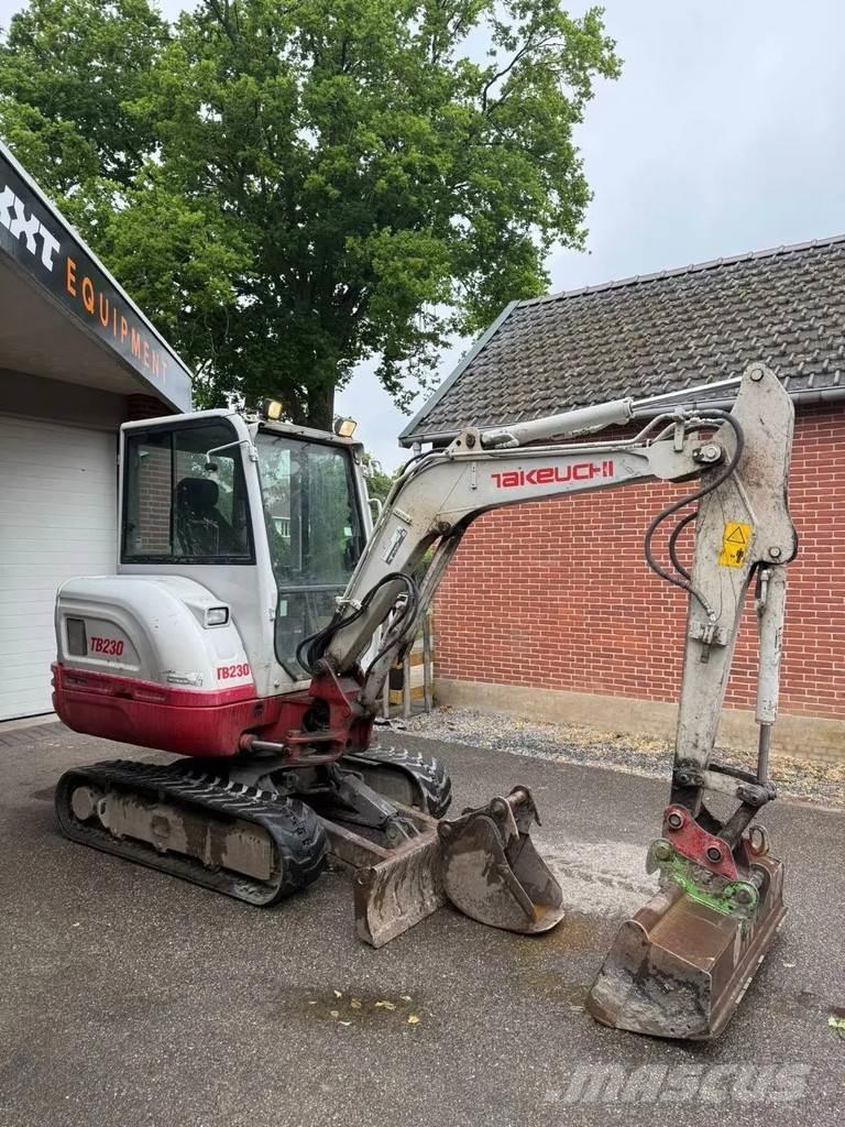 Takeuchi TB230 Mini rýpadla < 7t