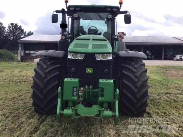John Deere 8370R Traktory