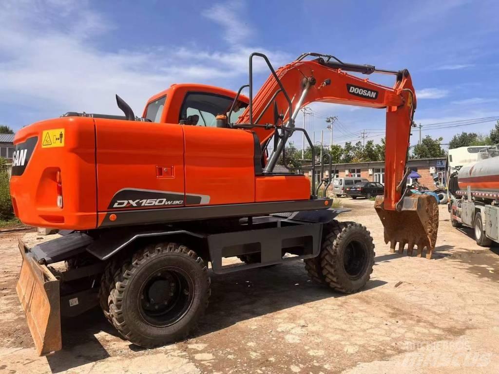 Doosan DH150W Kolová rýpadla