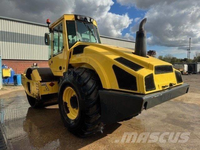 Bomag BW 213 D H-4 Tahačové válce