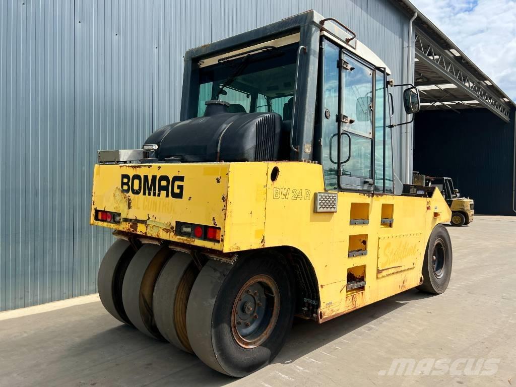Bomag BW24R Pneumatikové válce