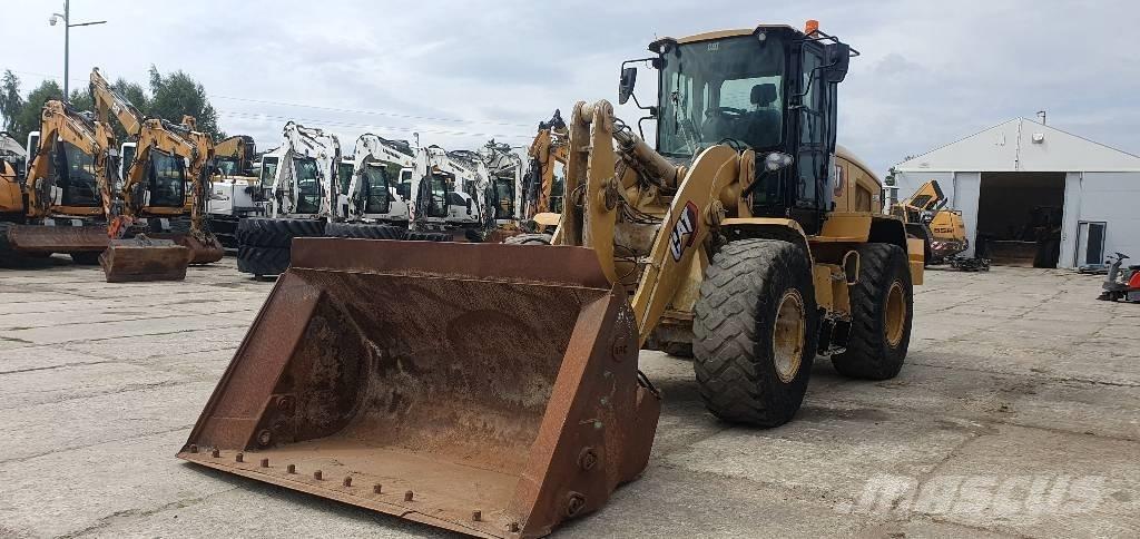 CAT 938M Kolové nakladače