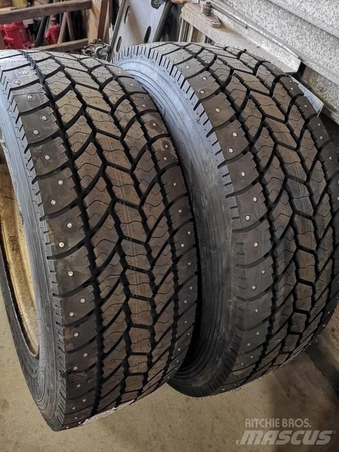  Tyres Different Pneumatiky, kola a ráfky