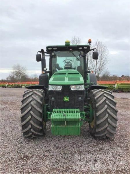 John Deere 8320 R Traktory