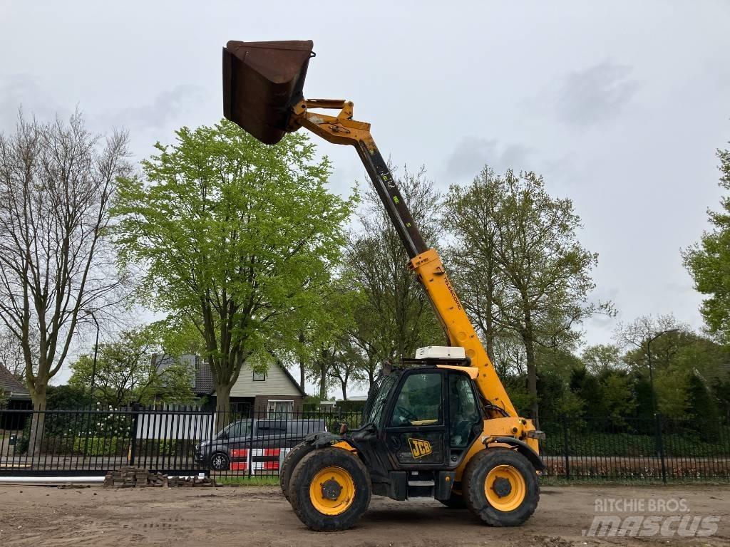 JCB 541-70 Teleskopické manipulátory