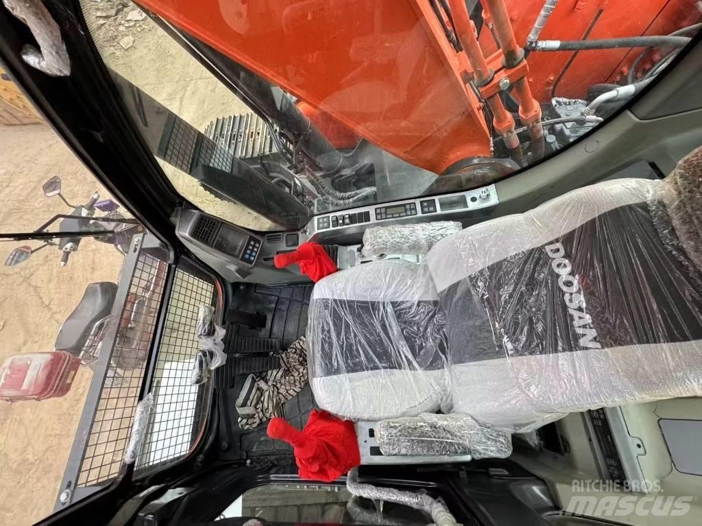 Doosan DX 300 Pásová rýpadla