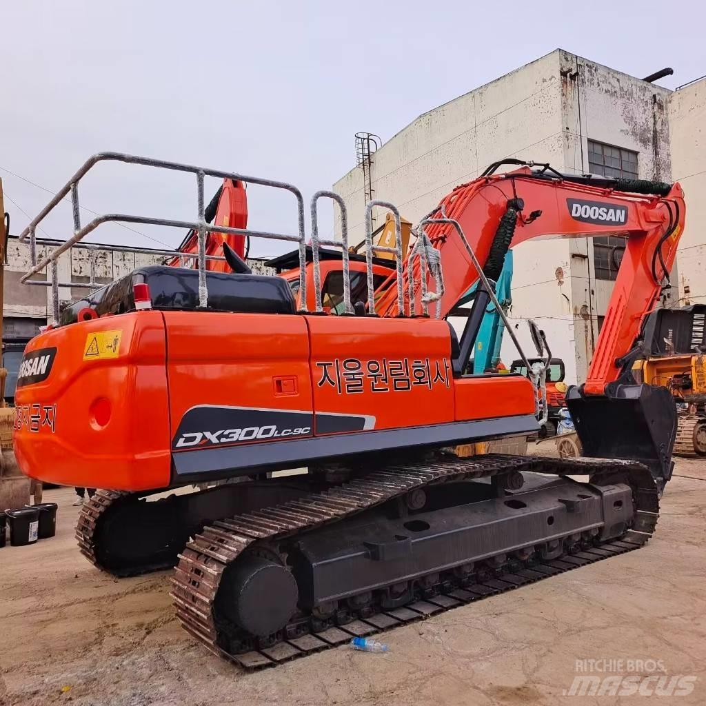 Doosan DX 300 Pásová rýpadla