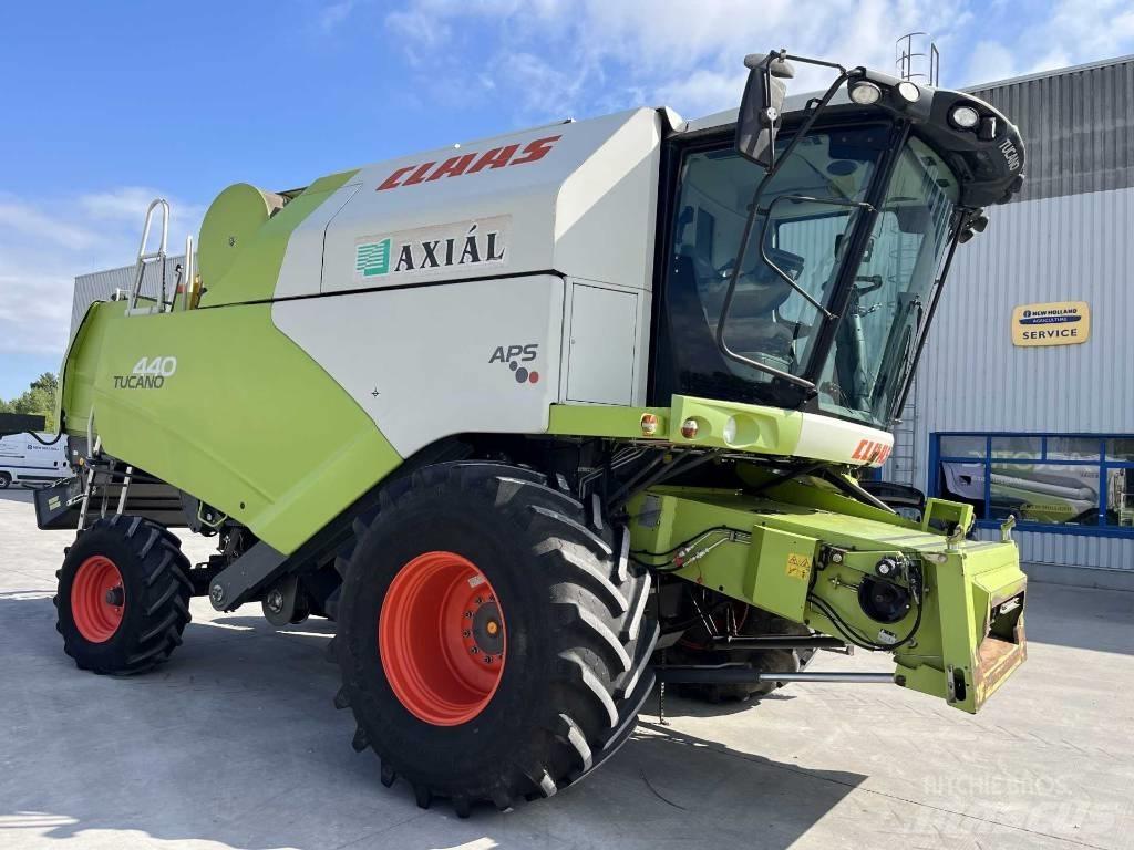 CLAAS Tucano 440 Sklízecí mlátičky