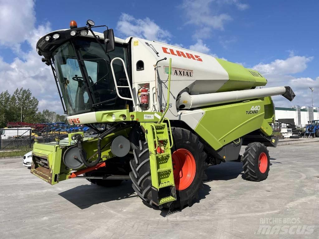 CLAAS Tucano 440 Sklízecí mlátičky