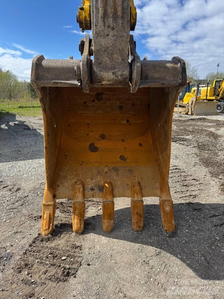 Komatsu HB365LC-3E0 Pásová rýpadla