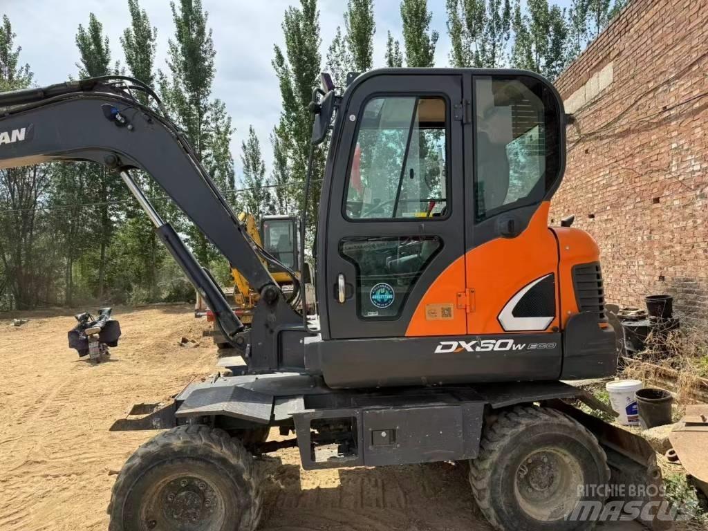Doosan DX60W Kolová rýpadla