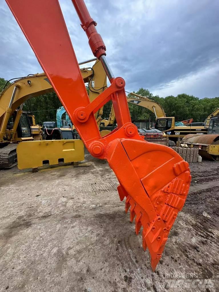 Hitachi ZX200 Pásová rýpadla