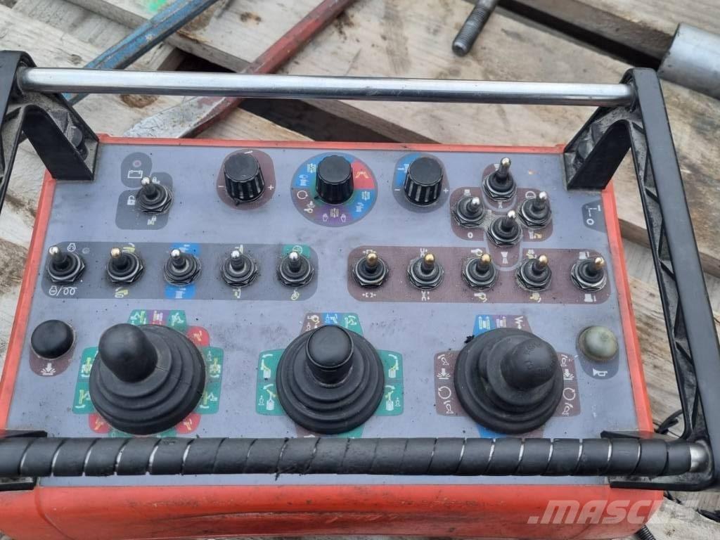 Sandvik Dino DC400Ri Povrchové vrtací stroje