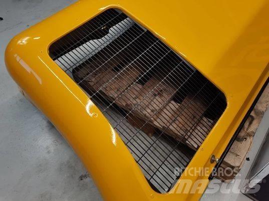 JCB 537-135 bonnet Kabiny a interiér