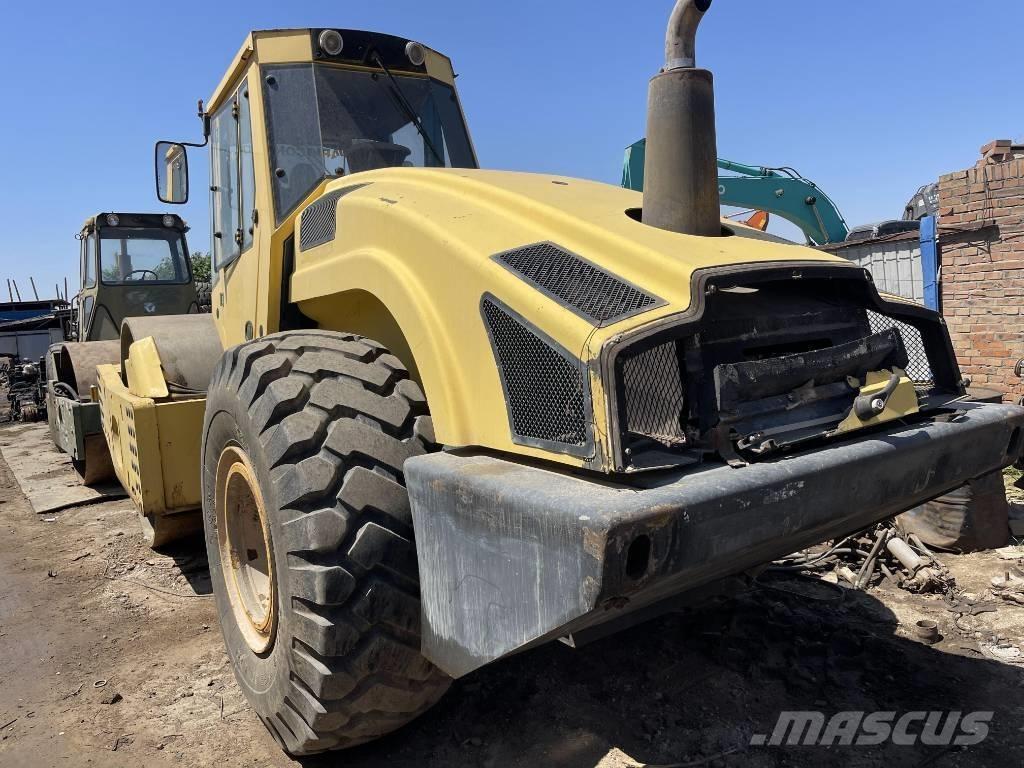 Bomag 226-4 Tahačové válce