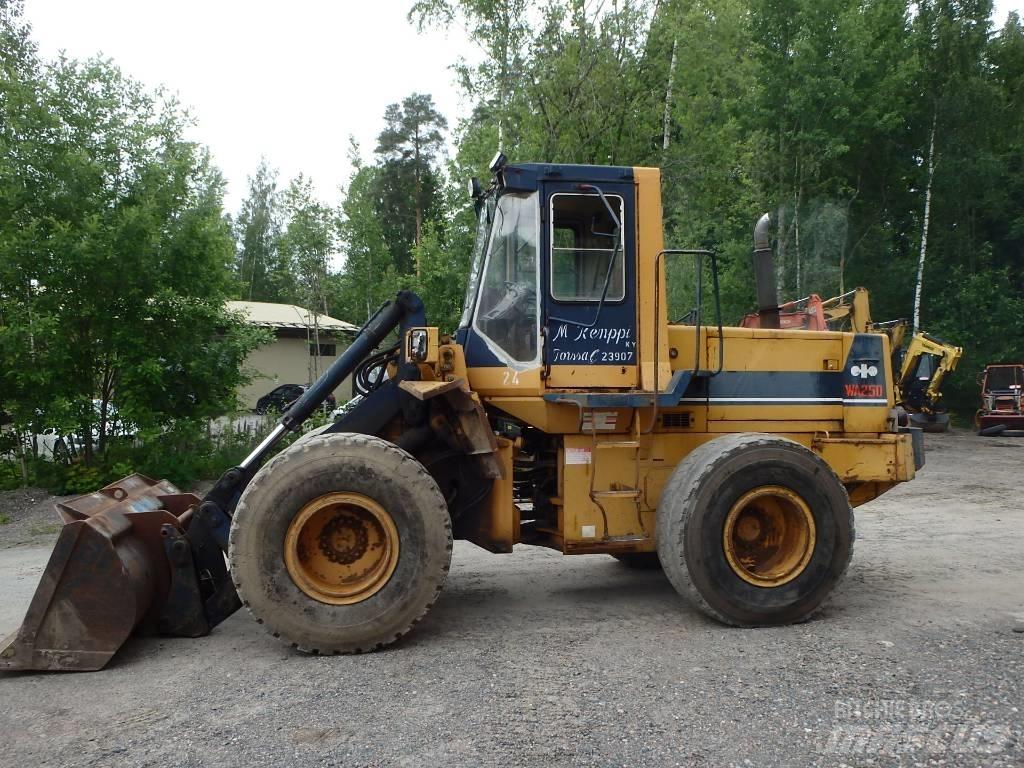 Komatsu WA 250-1 Kolové nakladače