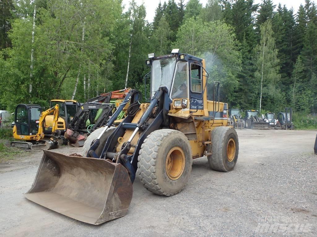 Komatsu WA 250-1 Kolové nakladače