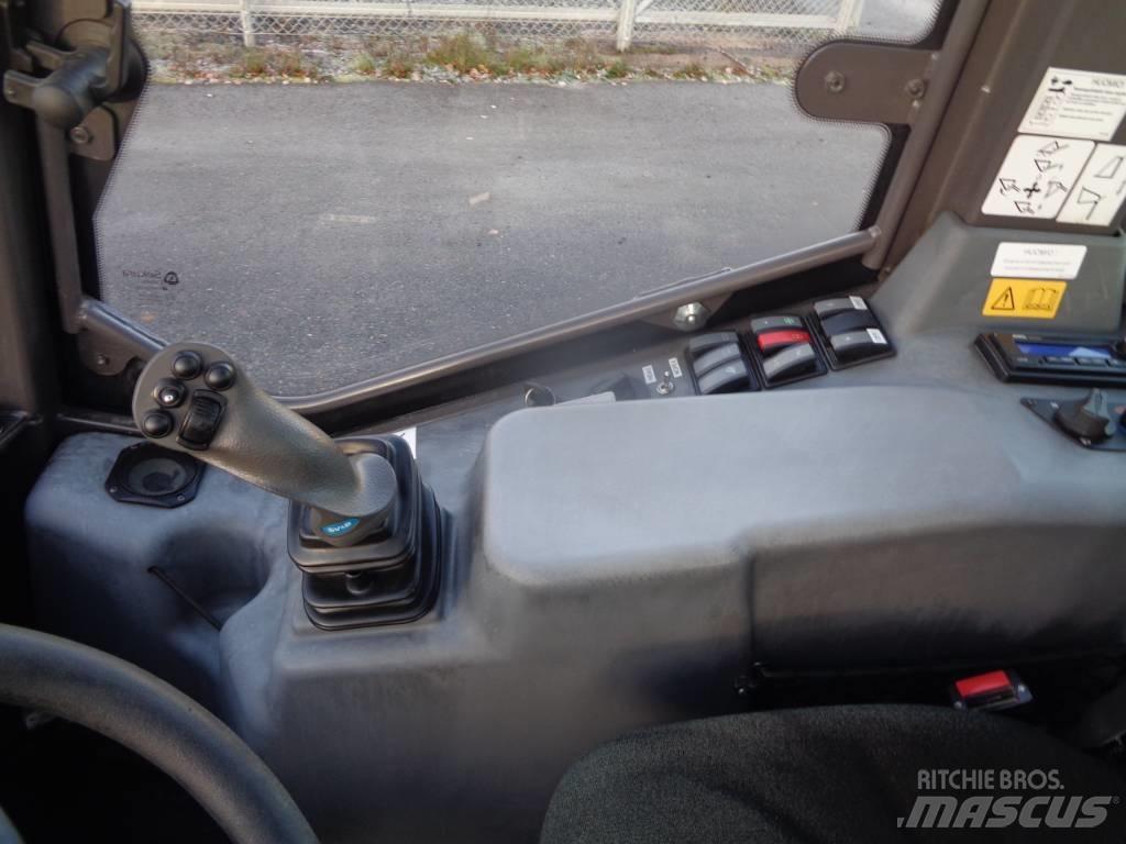 Mecalac AX850 V Kolové nakladače