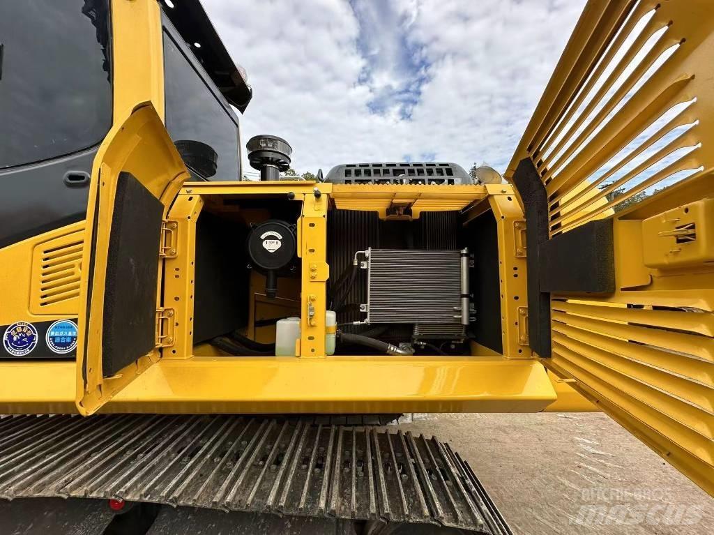 Komatsu PC 220 Pásová rýpadla