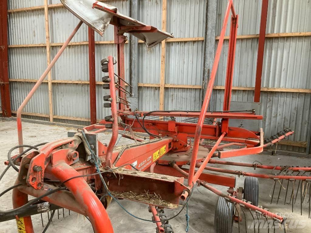Kuhn GA 4521 Obraceče a shrabovače sena