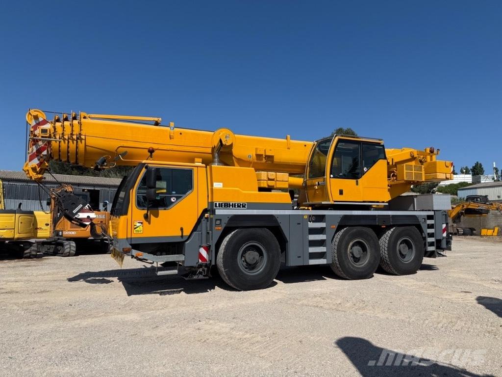 Liebherr LTM 1055 Jeřáby pro těžký terén