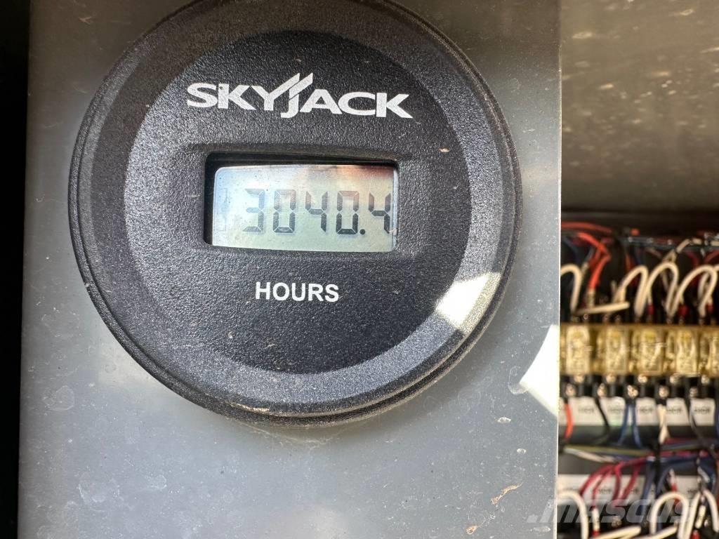 SkyJack SJ 8841 RT Nůžková zvedací plošina