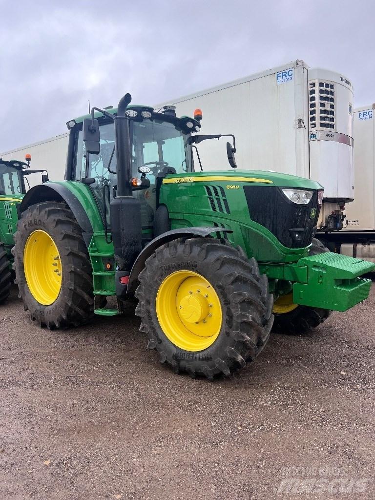 John Deere 6195M Traktory