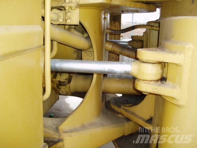 CAT 992 B Kolové nakladače