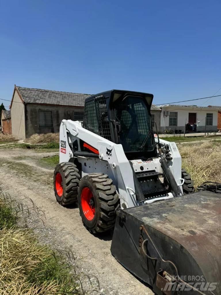 Bobcat S 220 Smykem řízené nakladače