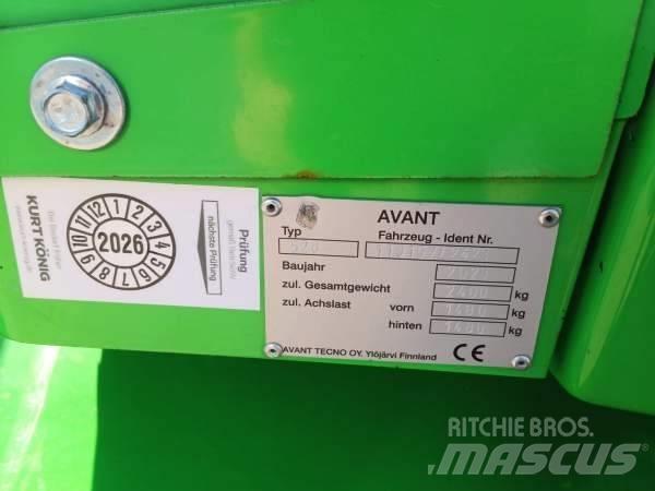 Avant 528 Smykem řízené nakladače