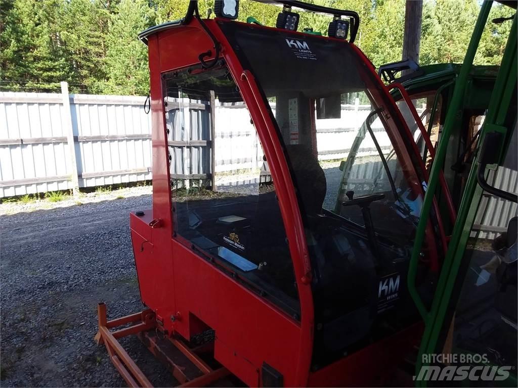 Komatsu 951 Kabiny a interiér