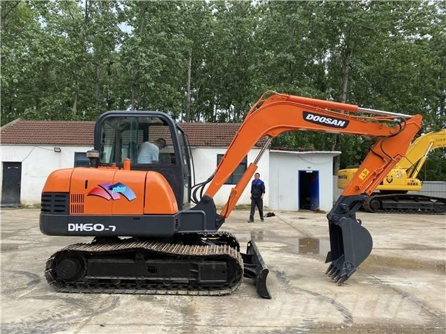 Doosan DX60 Pásová rýpadla