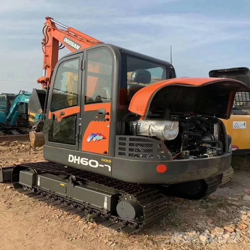 Doosan DX60 Pásová rýpadla