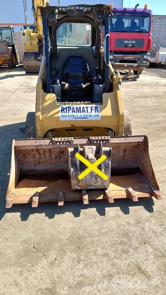 CAT 216 B Mininakladače