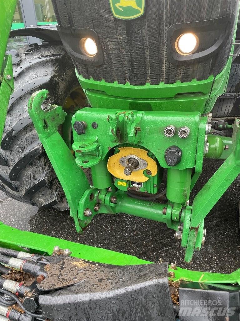 John Deere 6140R Traktory