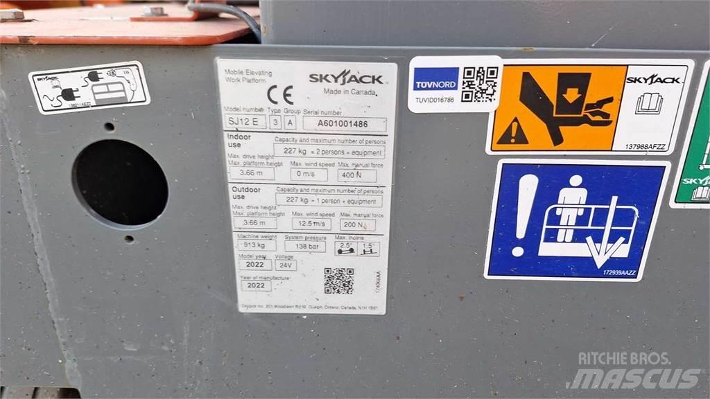 SkyJack SJ12 Další zvedače a plošiny