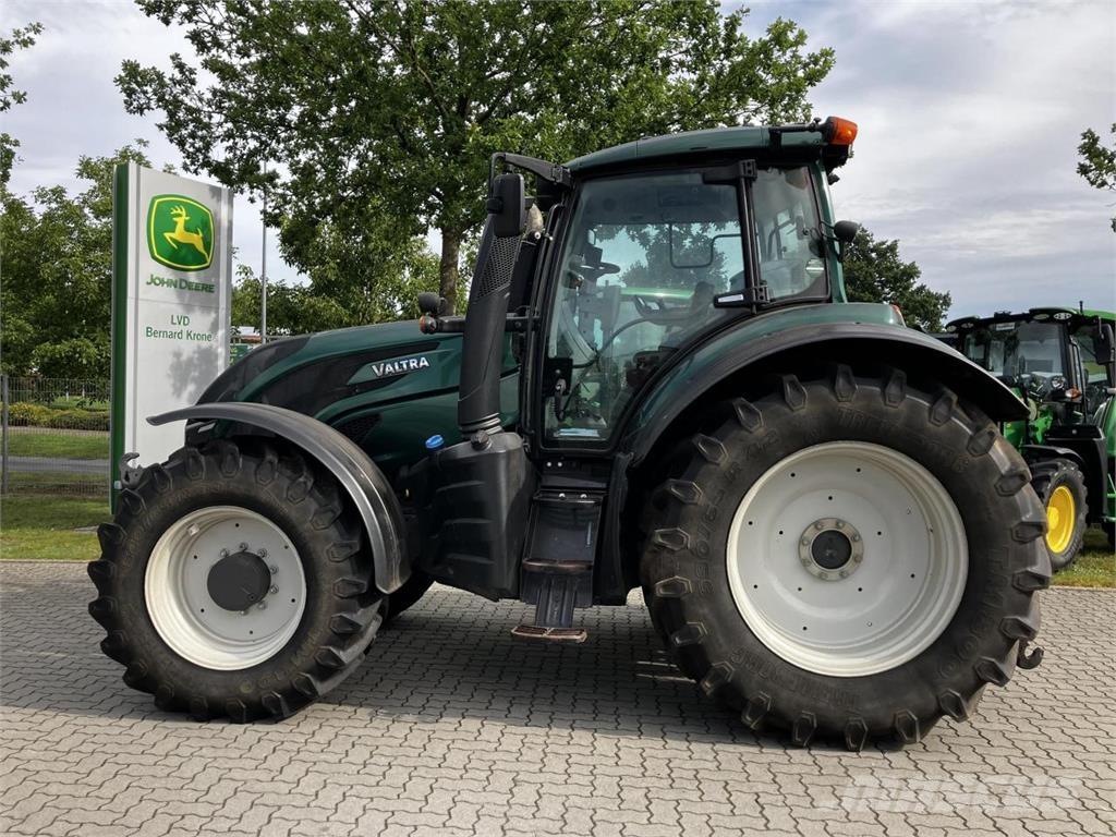 Valtra T174 Versu Traktory