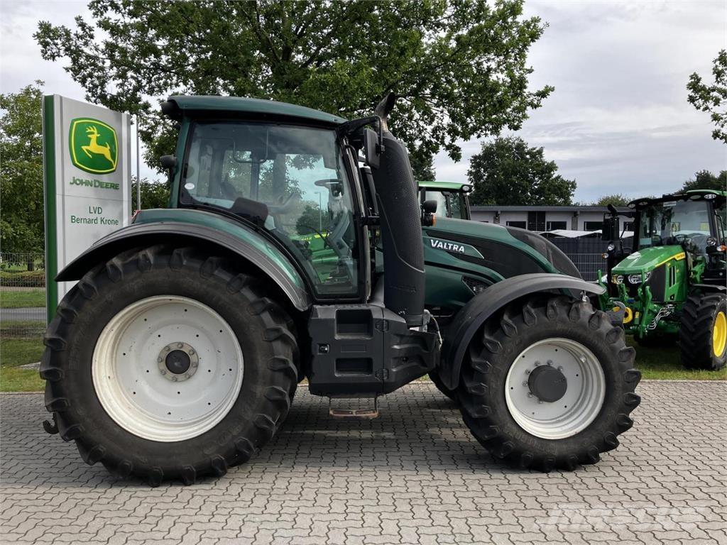 Valtra T174 Versu Traktory