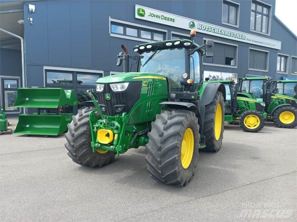 John Deere 6215R Traktory