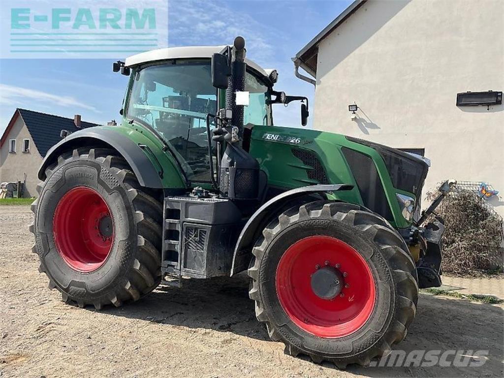 Fendt 826 vario Traktory