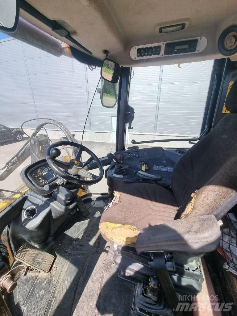 JCB 427 Kolové nakladače