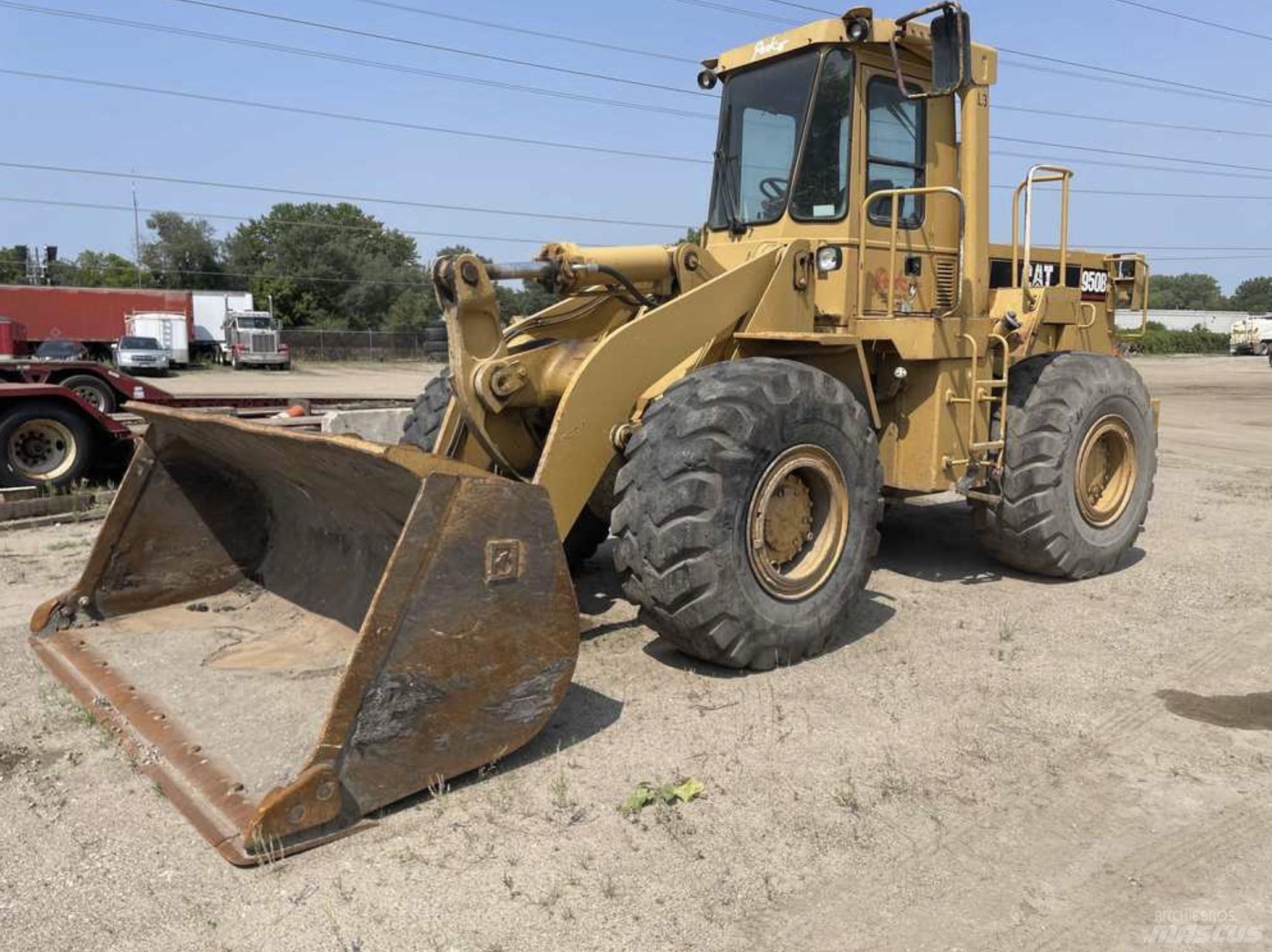 CAT 950 B Kolové nakladače