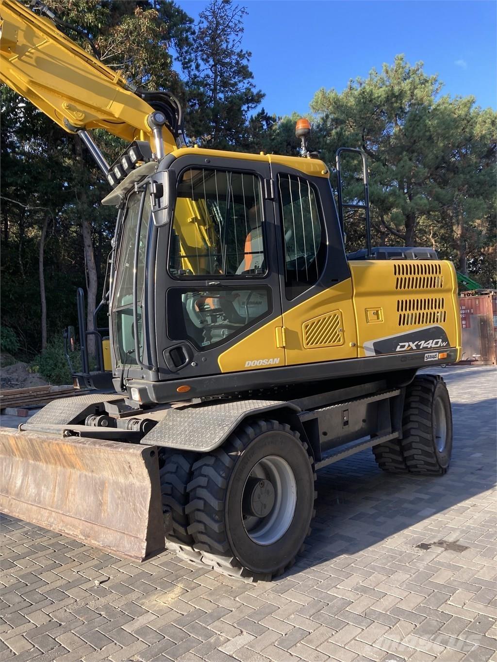 Doosan DX140W-5 Kolová rýpadla