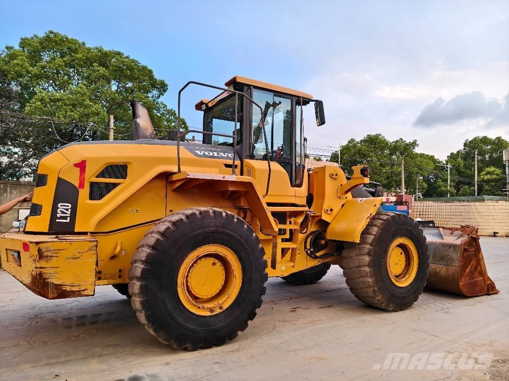 Volvo L 120 Kolové nakladače