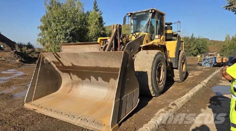 Volvo L 220 F Kolové nakladače