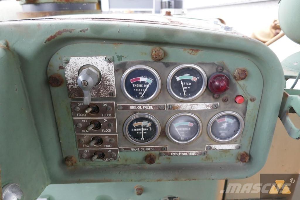 CAT D7F Ex-army Pásové dozery