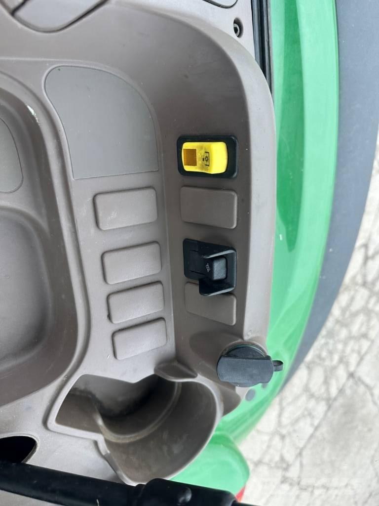 John Deere 5090 M Traktory