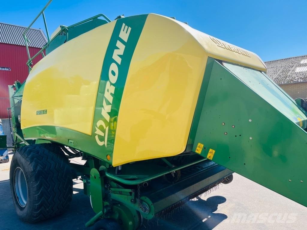 Krone Big Pack 12130 Lis na hranaté balíky